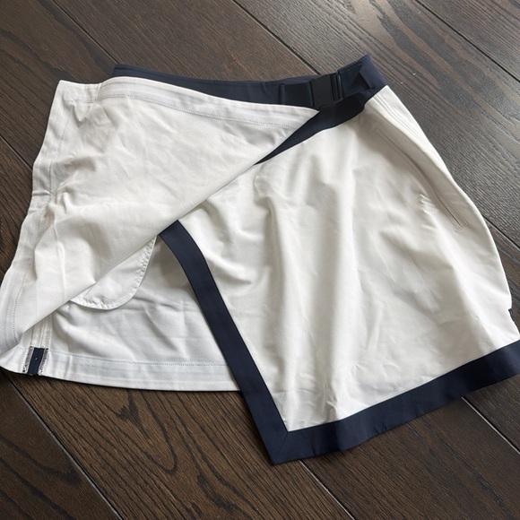 Wilson White and Black Clubhouse Skirt - Picture 3 of 5
